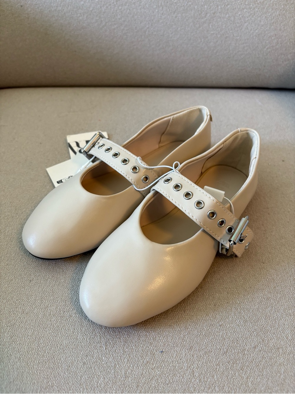 ZARA BUCKLE BALLET FLATS